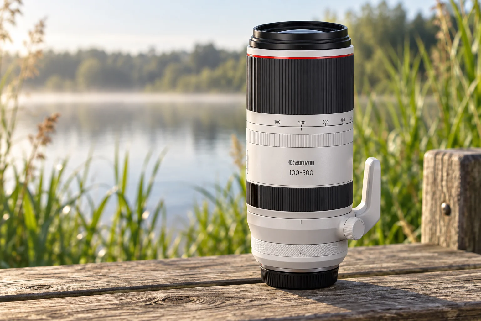 Canon RF100-500mmの公式外観を参考に生成した湖畔の白い超望遠ズーム