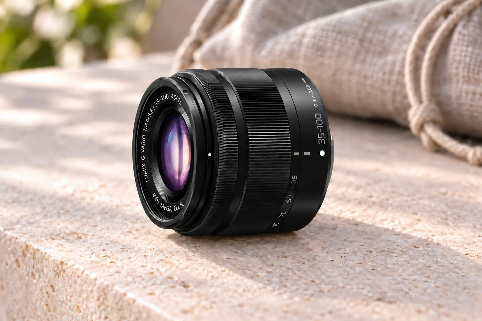 LUMIX G VARIO 35–100mm F4–5.6の公式外観を参考に生成した製品イメージ