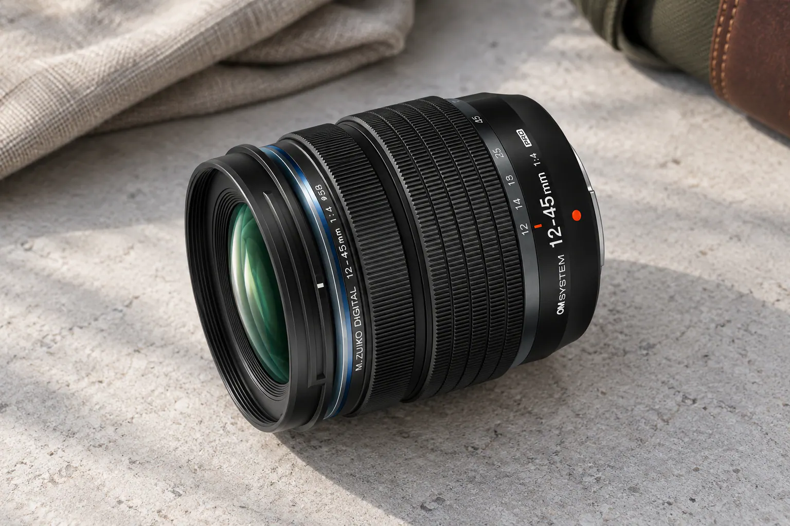 M.ZUIKO 12-45mm F4 PROの公式外観を参考に生成した製品イメージ