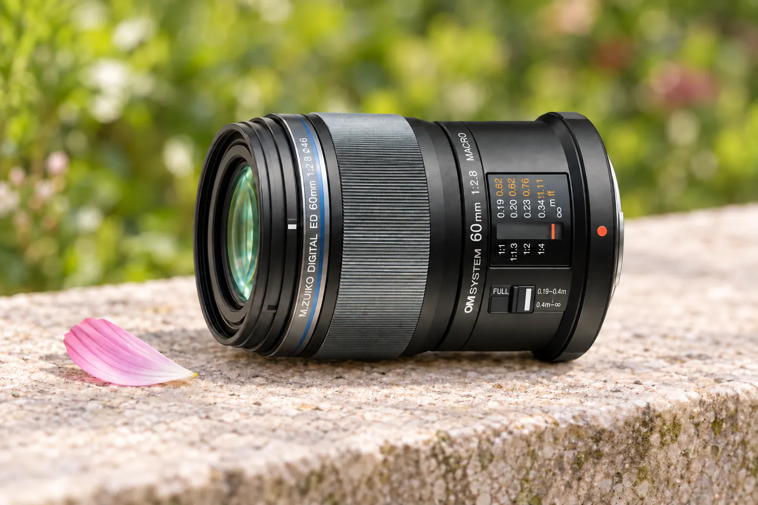 60mm F2.8 Macroの公式外観を参考に生成した製品イメージ
