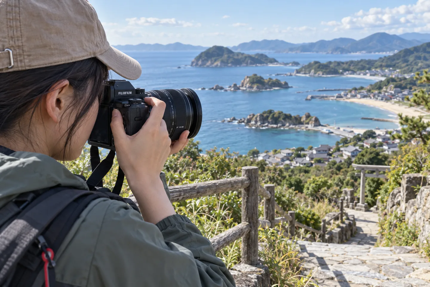 XF16-80mmF4を付けたカメラで海辺の風景を撮る場面
